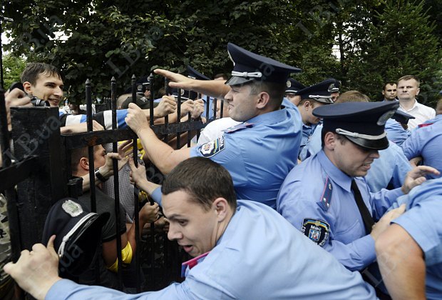 Милиция и народ — в параллельных мирах
