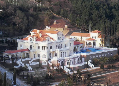 Дорогу к ялтинским дачам Януковича подлатают еще на 4 миллиона