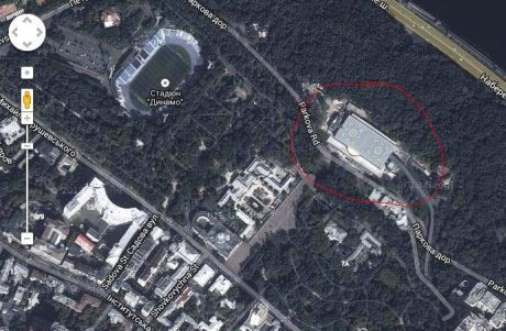 "Укрпочта" заплатит за "облако" под площадкой Януковича 8 миллионов