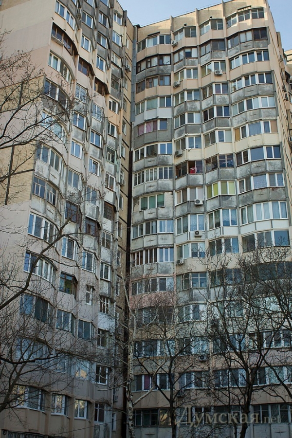 В Одессе из-за незаконной стройки рискует рухнуть 16-этажный дом