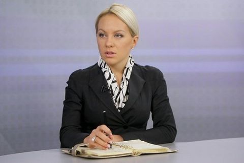 Гламурная помощница бютовского депутата Андриевского Катя Кириченко уволила весь офис за отказ выходить на Майдан