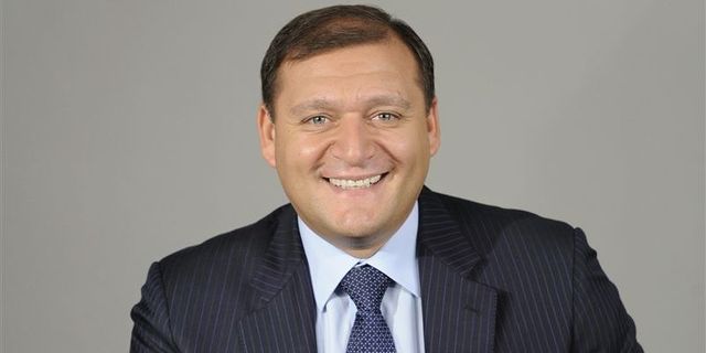 Добкін визнає аж двох президентів