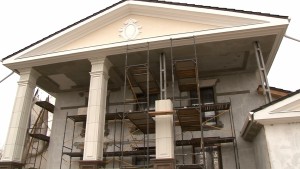 За 200 метрів від Межигір’я Янукович почав будував міні-палац для співмешканки (відео, фото)