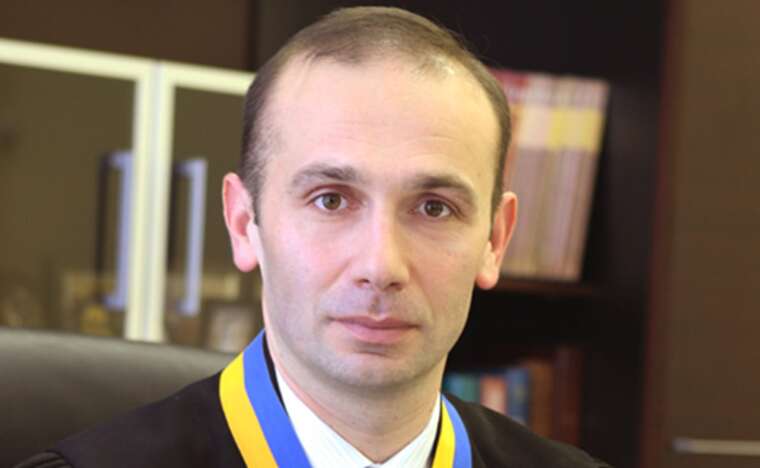 Judge Artur Yemelyanov bought his way out of lustration for 5 million dollars