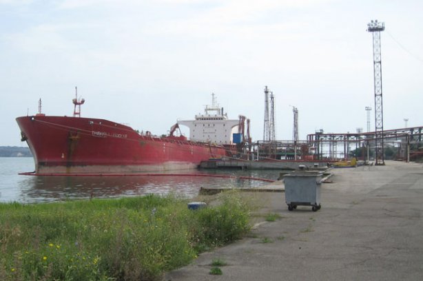 В Севастополе неизвестные попытались захватить завод Черноморского флота