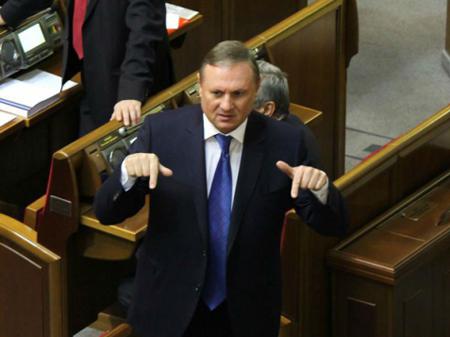 Єфремов, який був «заручником однієї корумпованої Сім’ї», розпиляв чергові 95 мільйонів «Луганськвугілля»