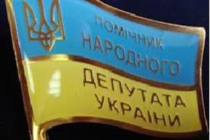 Алла Глусь и Саша Шпак помагають Калетникам народ обкрадати