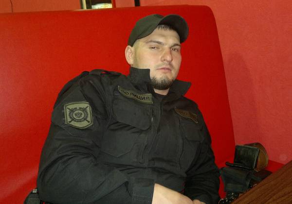 Фотографии из телефона подстреленного в Донецке «кадыровца» — работника МВД России