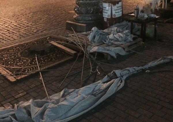 «Титушки Яценюка» снесли палатки протестующих возле Кабмина