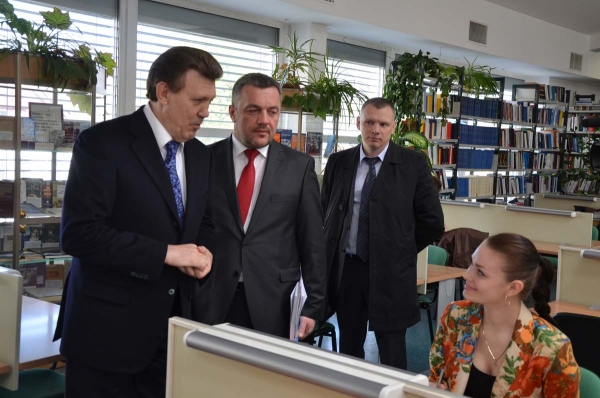 Ради чего Махницкий «топит» вышки Бойко?