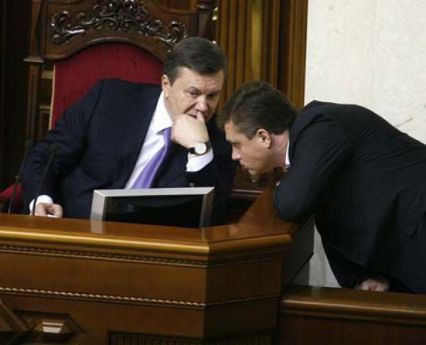 Писарь Януковича делает из киевлян стадо свиней