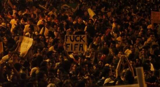 Бразильская полиция разогнала противников ЧМ слезоточивым газом