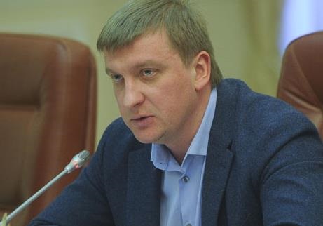Министр юстиции Петренко покупает черную икру за 7500 грн