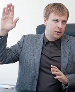 Регионал Хомутынник дальше пичкает налоговую коррупционными кадрами