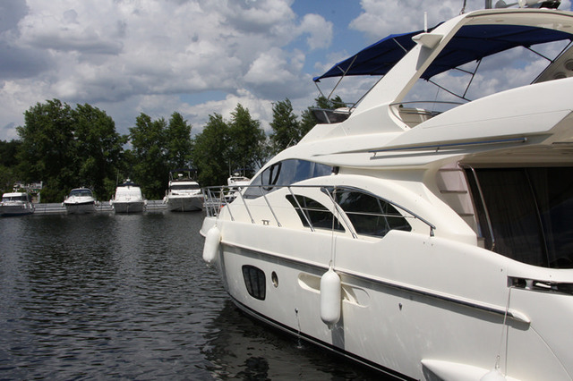 Депутат Павло Рябікін катає Кличко на контрабандній яхті