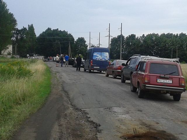 Порошенко їздить по зоні АТО з гігантським кортежем