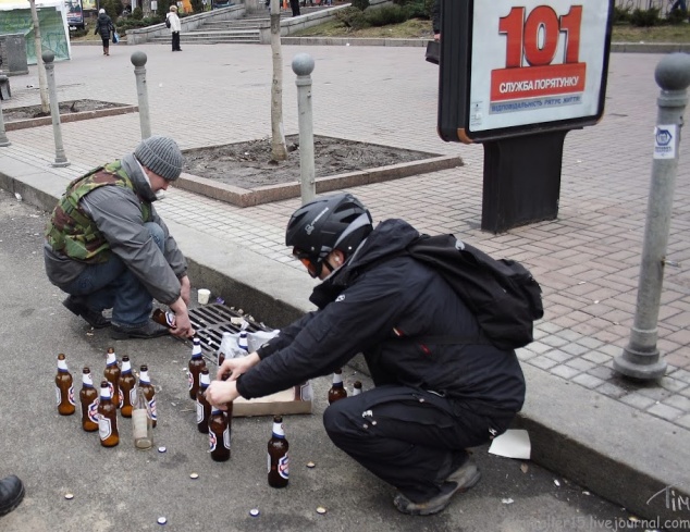 Власть ежедневно подсылает на Майдан алкоголиков, - Самооборона