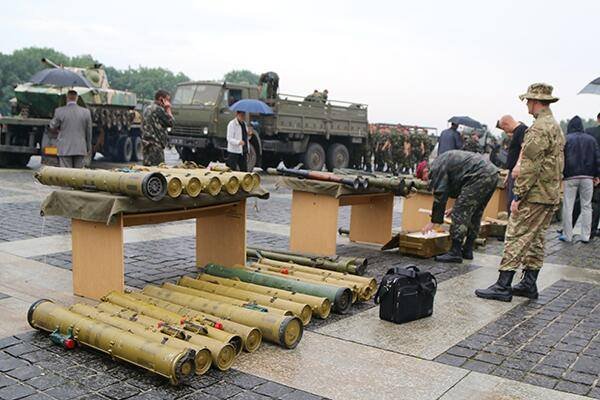 Захваченное у сепаратистов российское оружие показали в Киеве. ФОТОРЕПОРТАЖ