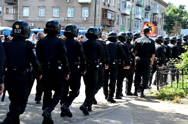 Из донецкой милиции уволены шесть сотен ментов-предателей