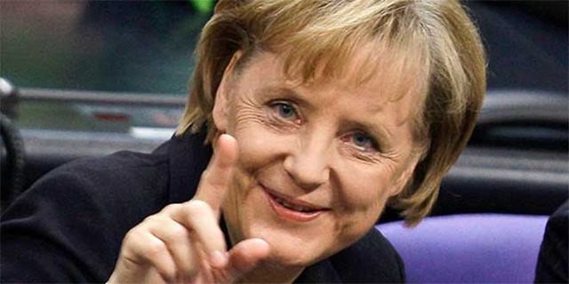 Меркель починає війну з українцями у “Фейсбуці”