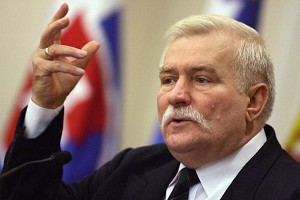 Валенса предлагает отдать Путина под Гаагский трибунал