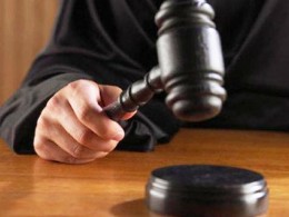 Суди продовжують слухатися Януковича. Чому це вигідно владі