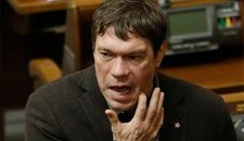 Экс-народный депутат Украины хвастается отжатым у народа имуществом (ВИДЕО)