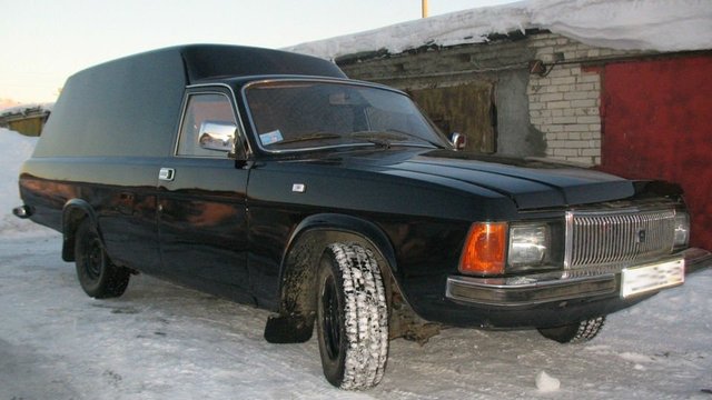 Нужные вещи: Чиновники Санкт-Петербурга подарили крымчанам 50 кг электродов и два... катафалка