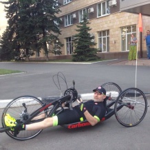 Геннадий Кернес купил себе велосипед для лежачих