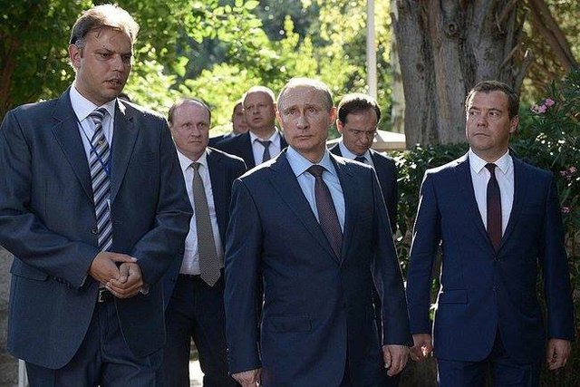 В Крым вместо Путина прилетел его двойник? ФОТО