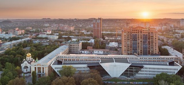 В Донецке бои, мирные жители получают увечья