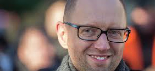 Хто дає гроші Яценюку?