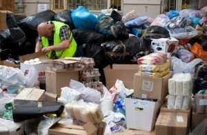 Террористы запрещают раздавать людям украинскую гуманитарку