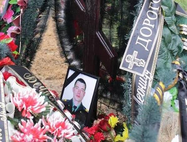 Бандитов хоронят лучше, чем Россия - своих солдат