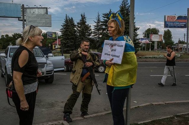 Освобождена украинская патриотка. Та, над которой издевались в Донецке