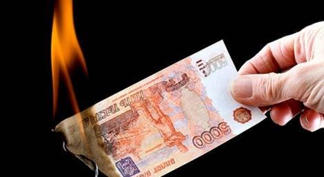 Российский рубль обвалился до исторического минимума