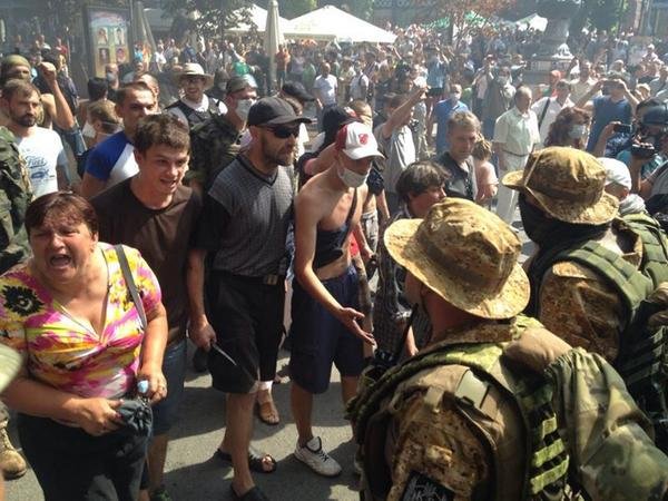 Обережно! Під Генштабом у Києві помічені групи провокаторів