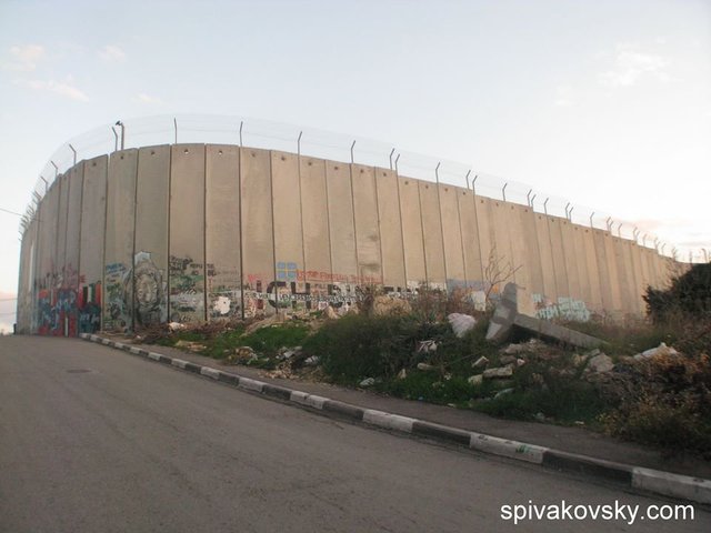 Примерно так будет выглядеть стена между Украиной и страной-маньяком. ФОТО
