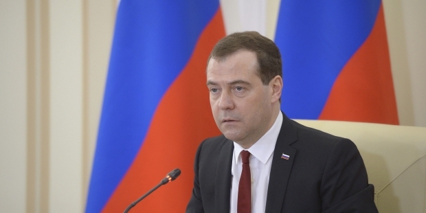 Медведев угрожает отключить Украине несуществующие поставки электроэнергии из России