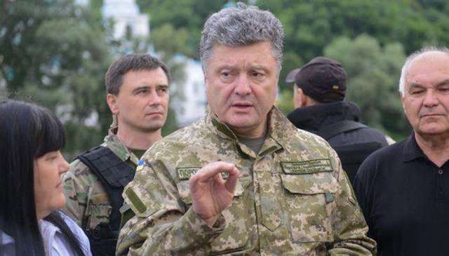 Порошенко прибув до Маріуполя під обстріли терористів