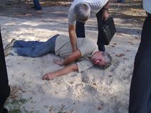 У Павлограді регіонали жорстоко побили учасників мирного пікету(фото)