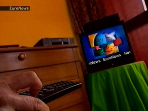 Депутаты Госдумы требуют прекращения вещания в России телеканала Euronews. Причина – в портрете Путина