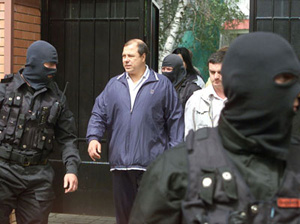 Блогеры поддели Путина: президент наградил часами криминального авторитета. ФОТО