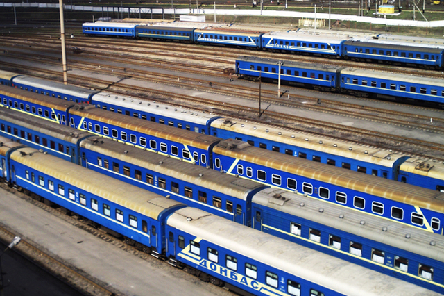 "Саша-стоматолог" спільно з командою "гієн" далі грабує Укрзалізницю