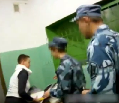 LifeNews опублікував кадри з етапування української льотчиці Надії Савченко до Москви. ВІДЕО