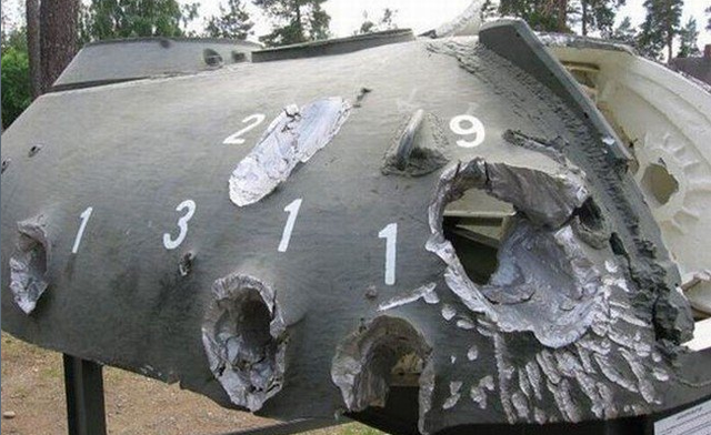 По луганскому аэропорту могли стрелять боеприпасами с обедненным ураном