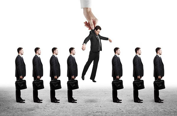 Кого уволят по закону о люстрации