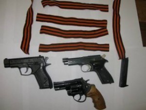 СБУ изъяла у запорожских диверсантов арсенал оружия и 15 «коктейлей Молотова»