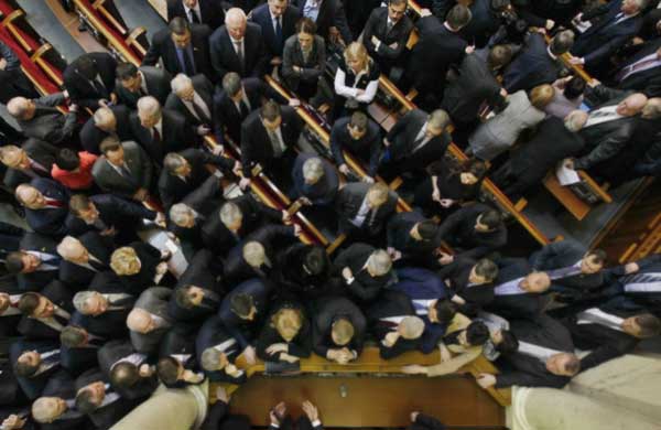 Шоу диктатуры и демократии: 13 фактов об эпичности уходящей Рады