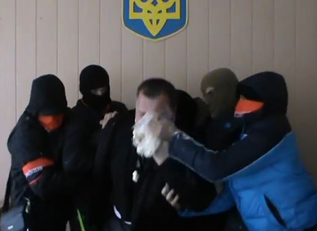 За отруєння дошкільнят керівникам освіти Мелітополя начистили лиця маргарином (відео)